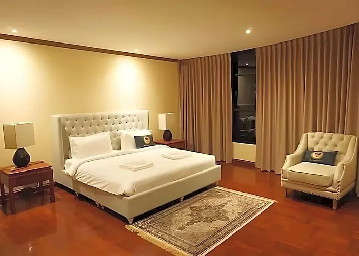 Roomquest Sukhumvit 36 @ Bts Thonglor Hotel 3*